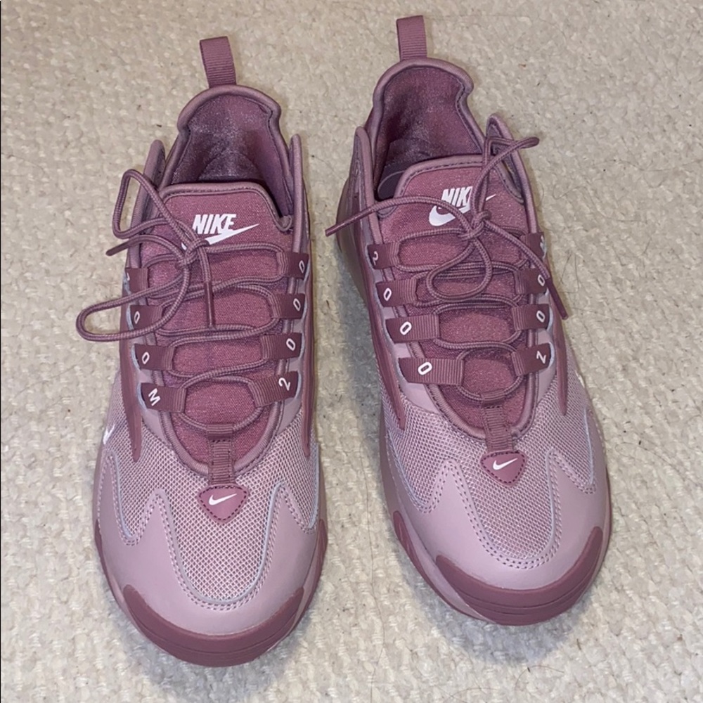 purple Nike zoom 2000s women’s size 7